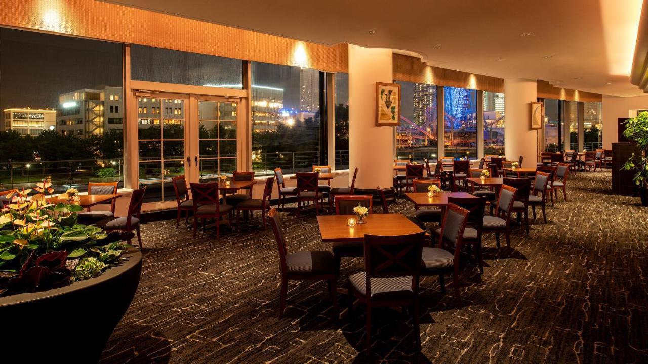 Intercontinental Yokohama Grand By Ihg Hotel Kültér fotó The Club Lounge at the Renaissance Hotel