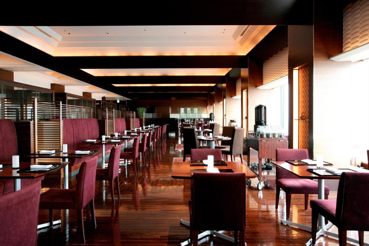 Intercontinental Yokohama Grand By Ihg Hotel Kültér fotó The interior of the lounge
