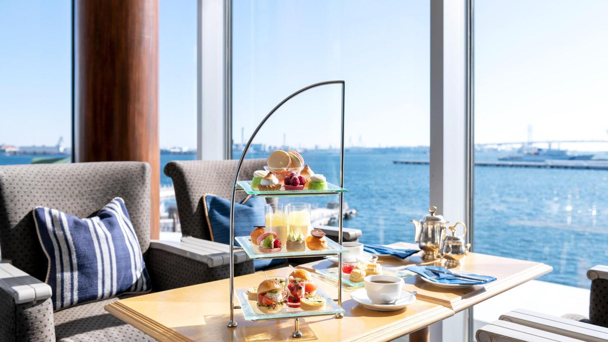 Intercontinental Yokohama Grand By Ihg Hotel Kültér fotó Afternoon tea on board a cruise ship